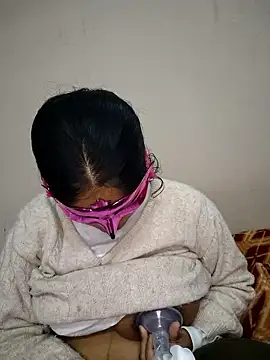 bigtitsqueen online show from January 8, 9:33 am