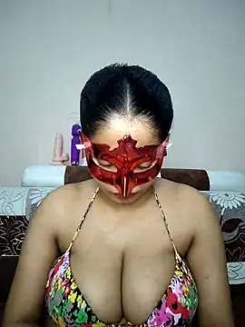 bigtitsqueen online show from February 7, 8:40 am