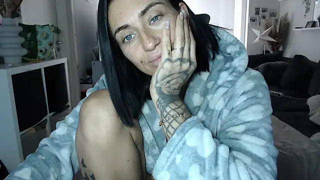 IntiMia online show from December 18, 9:04 am