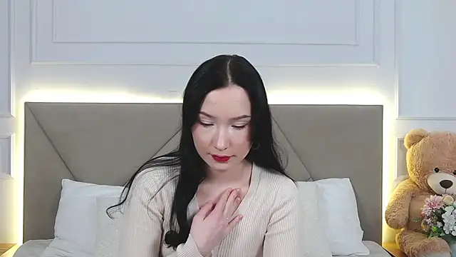 LeilaLow online show from December 17, 3:06 pm