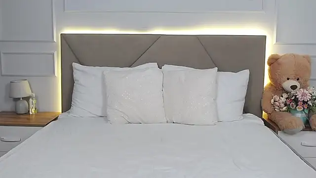 LeilaLow online show from February 2, 12:02 pm