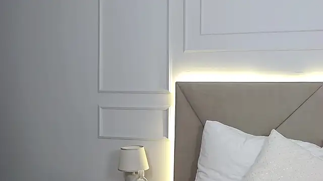 LeilaLow online show from March 20, 6:09 pm