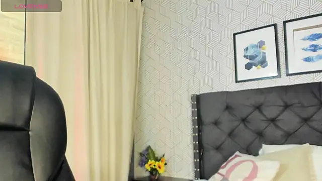 nicole  parker1 online show from January 19, 3:53 pm