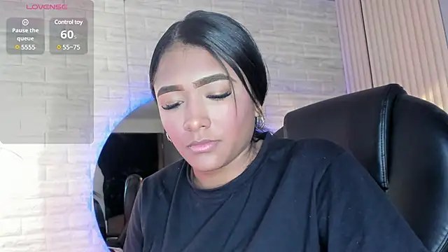 nicole  parker1 online show from February 18, 12:28 pm