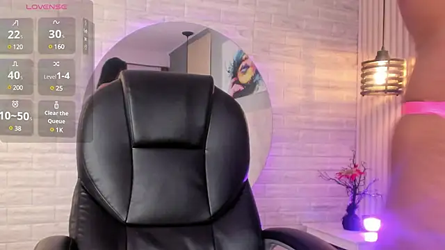 nicole  parker1 online show from March 14, 6:50 pm