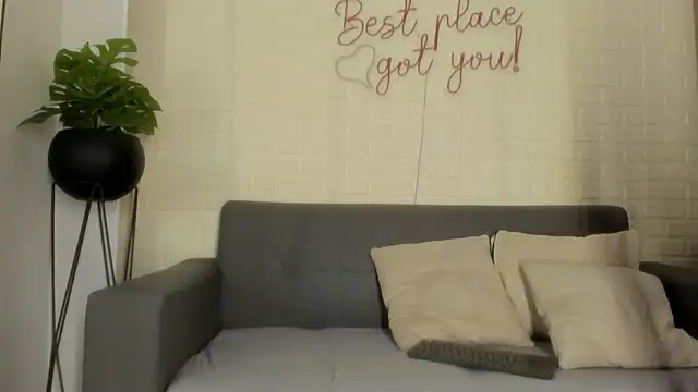 Snapshot of karina_gomez_18 chatting on February 15, 11:41 am karina gomez 18 online show from February 15, 11:41 am