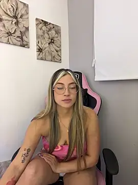 Issabela G1 online show from April 7, 2:01 am