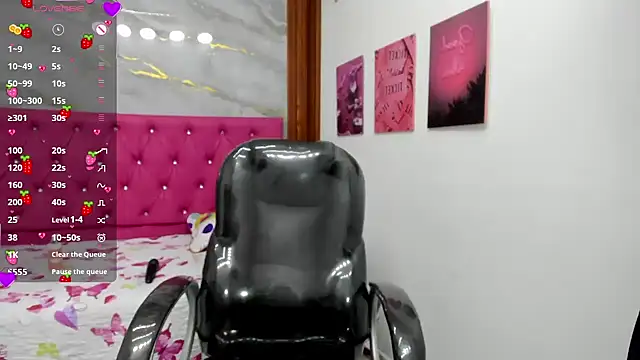 Snapshot of Helen_russo chatting on April 10, 6:23 pm Helen russo online show from April 10, 6:23 pm