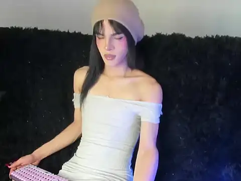 kerly monroe online show from March 11, 9:32 pm