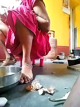 Snapshot of royaldoll-143 chatting on November 5, 5:18 am royaldoll-143 online show from November 5, 5:18 am