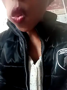 Snapshot of zoya_khan25 chatting on December 9, 6:55 am zoya khan25 online show from December 9, 6:55 am