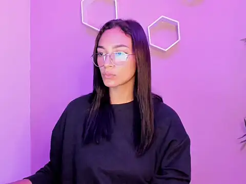 ASIAM BRUNET online show from March 11, 1:06 pm