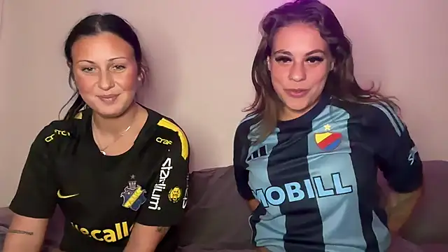 Snapshot of Dif-tjejen chatting on September 18, 9:28 pm Dif-tjejen online show from September 18, 9:28 pm