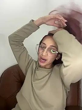 Snapshot of julialupato1606 chatting on February 18, 10:03 pm julialupato1606 online show from February 18, 10:03 pm