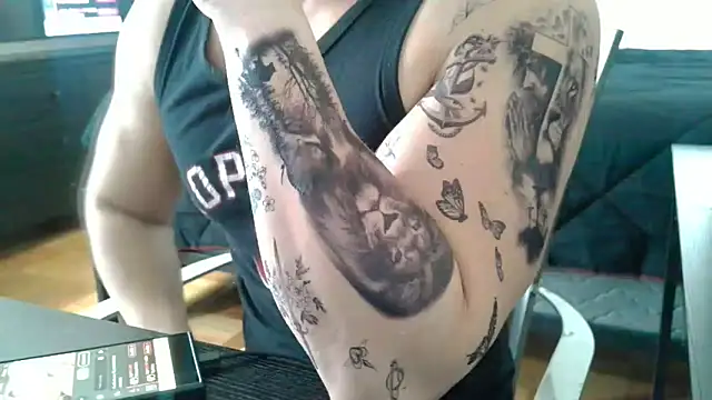 Aaron Rose25 online show from December 21, 3:13 am