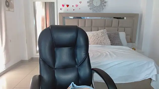 zoecruzz online show from September 12, 2:39 pm