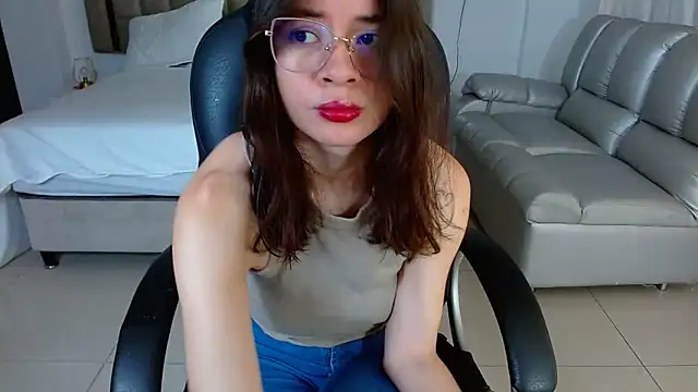 Snapshot of zoecruzz chatting on February 12, 2:23 pm zoecruzz online show from February 12, 2:23 pm