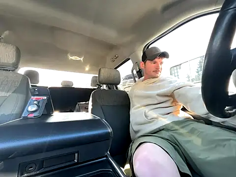 Snapshot of skittlez82 chatting on October 13, 5:57 pm skittlez82 online show from October 13, 5:57 pm