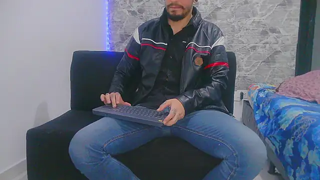 Aaron kwok28 online show from December 20, 3:03 am