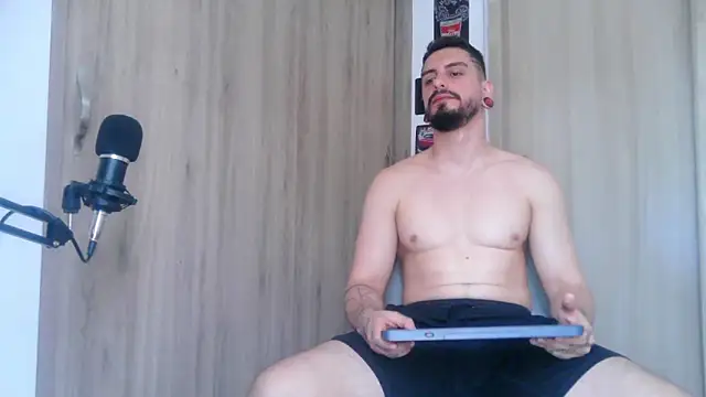 Aaron kwok28 online show from October 30, 9:26 pm