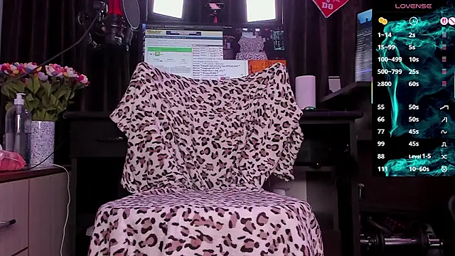 Snapshot of Raissa_sky26 chatting on February 18, 3:57 am Raissa sky26 online show from February 18, 3:57 am