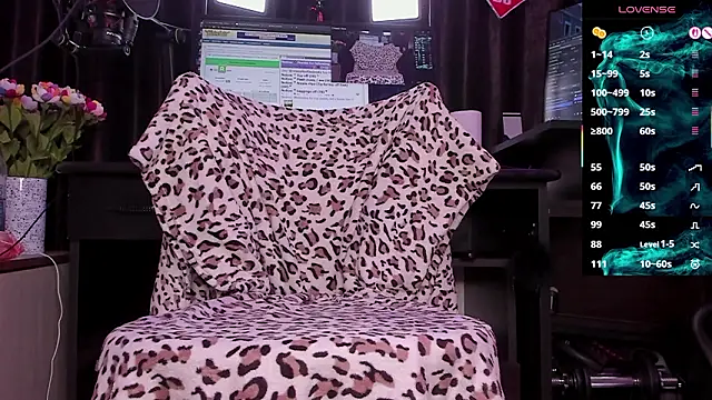 Snapshot of Raissa_sky26 chatting on February 22, 3:40 am Raissa sky26 online show from February 22, 3:40 am