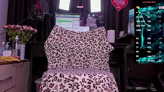 Snapshot of Raissa_sky26 chatting on March 1, 4:03 am Raissa sky26 online show from March 1, 4:03 am