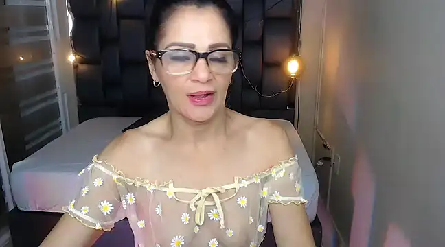 Snapshot of margot_smith_ chatting on March 6, 12:30 pm margot smith online show from March 6, 12:30 pm