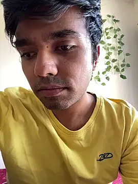 Snapshot of BoyzaraHatke chatting on May 1, 6:18 am BoyzaraHatke online show from May 1, 6:18 am