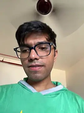Snapshot of BoyzaraHatke chatting on June 4, 9:37 am BoyzaraHatke online show from June 4, 9:37 am