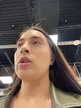 Holly Play online show from November 5, 12:05 pm