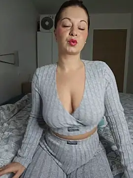 Chaudesquirt online show from January 9, 7:11 am