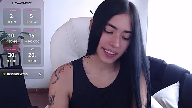 Snapshot of LESLIEBLACK_ chatting on August 5, 6:11 pm LESLIEBLACK online show from August 5, 6:11 pm