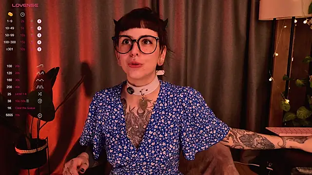 MichaellaMoon online show from December 8, 6:50 pm