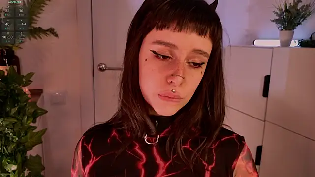 MichaellaMoon online show from April 17, 5:16 pm