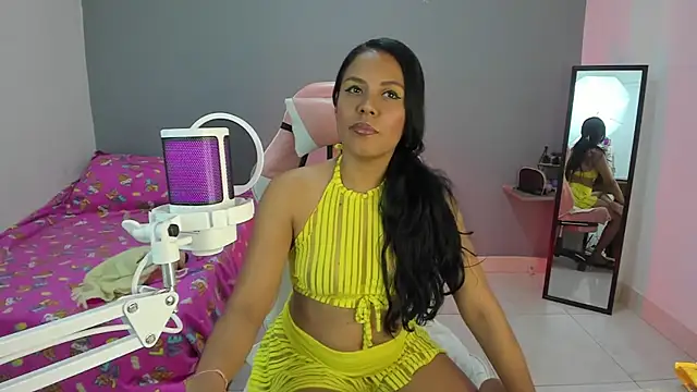 Snapshot of nicol_jone1 chatting on January 23, 3:05 am nicol jone1 online show from January 23, 3:05 am