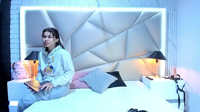 Bonny Bonss online show from February 7, 11:12 am