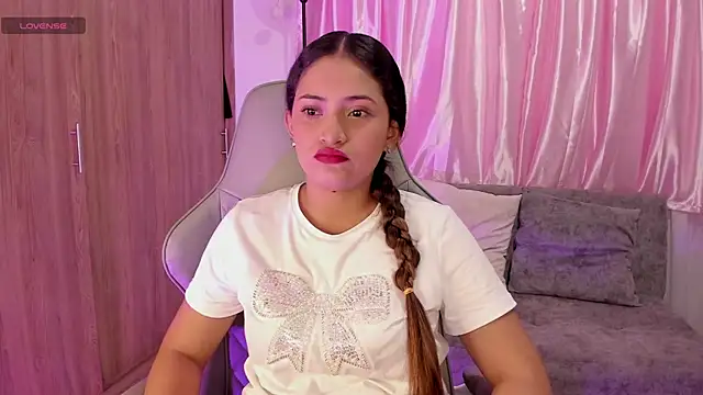 Snapshot of Isa_squirt1 chatting on September 12, 2:11 am Isa squirt1 online show from September 12, 2:11 am