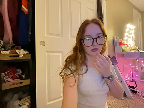 Snapshot of gingerbabe18 chatting on February 7, 1:36 am gingerbabe18 online show from February 7, 1:36 am