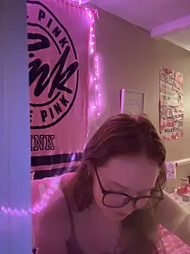 Snapshot of gingerbabe18 chatting on November 15, 12:19 am gingerbabe18 online show from November 15, 12:19 am