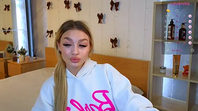 Ella Milla online show from December 24, 8:33 am