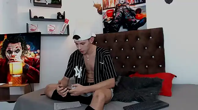 flowers18 online show from January 16, 8:57 pm