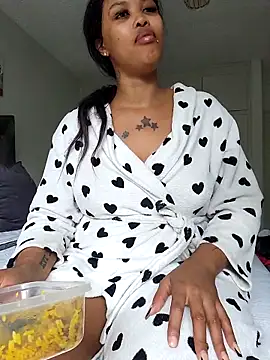 Snapshot of Drippincaty chatting on February 15, 9:52 am Drippincaty online show from February 15, 9:52 am