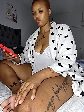 Snapshot of Drippincaty chatting on February 24, 3:48 am Drippincaty online show from February 24, 3:48 am