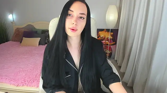 Miss Elia online show from February 20, 4:36 pm