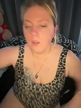 Blondiee3088 online show from February 20, 9:43 am