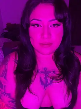Snapshot of Phoenixcalixo chatting on May 2, 4:39 am Phoenixcalixo online show from May 2, 4:39 am