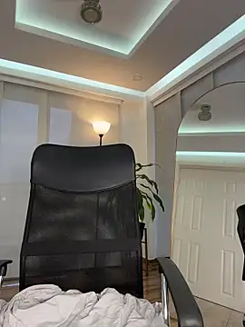 nicollefiorett online show from November 20, 10:42 pm