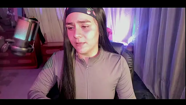 isabelacooperr online show from February 10, 3:27 pm