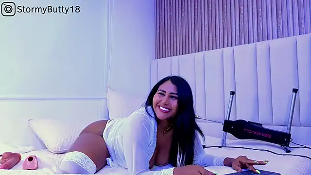 StormyButty18 online show from March 15, 4:13 am